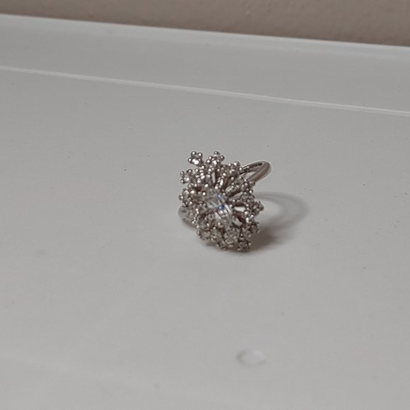 Size 7.75 Pretty Electroplated Ring With Clear Stones - Picture 6 of 10